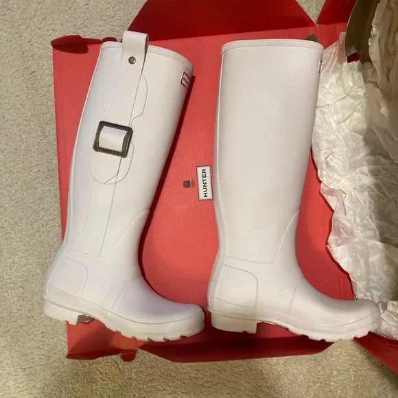 HUNTER WOMENS ORIGINAL TALL EXAGGERATED BUCKLE BOOTS WHITE WILLOW - Picture 2 of 6